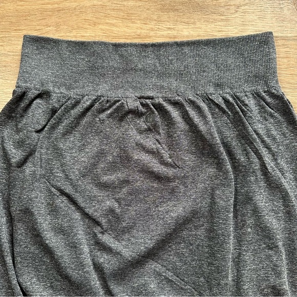 Lululemon Boulevard Bliss Skirt Size 8
Black / White - Picture 10 of 11